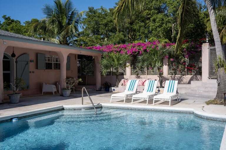 Plenty of lounge chairs.