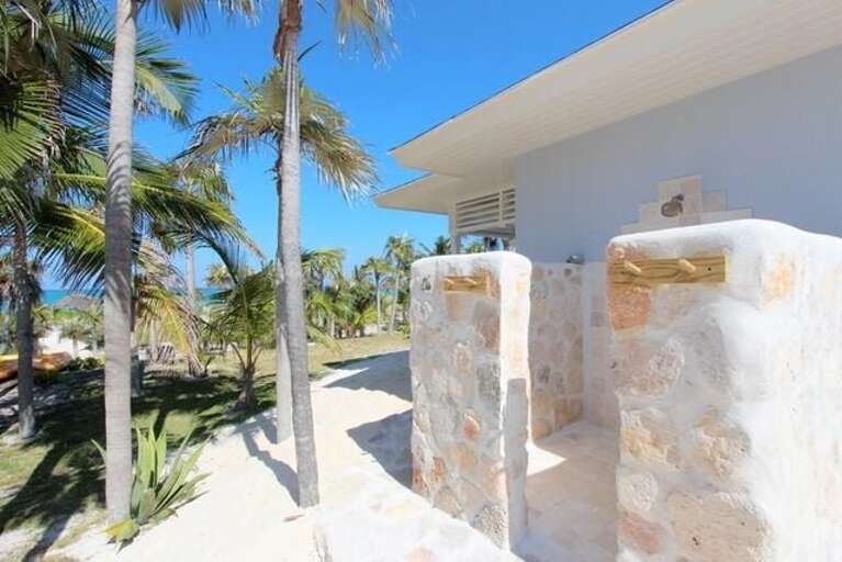 Guest Cottage 1: Outdoor shower. Relax after a hard day on the beach! Guest Cottage 1: Outdoor shower. Relax after a hard day on the beach!