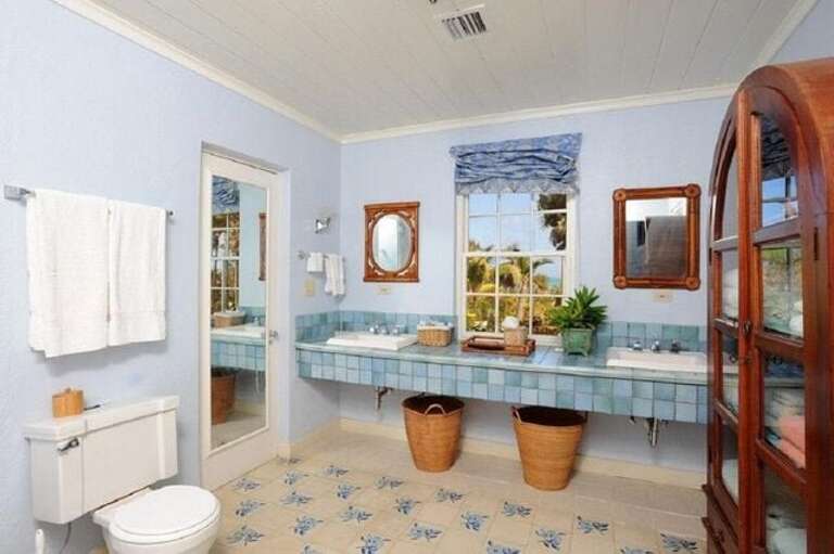 Master bath with ocean views Master bath with ocean views