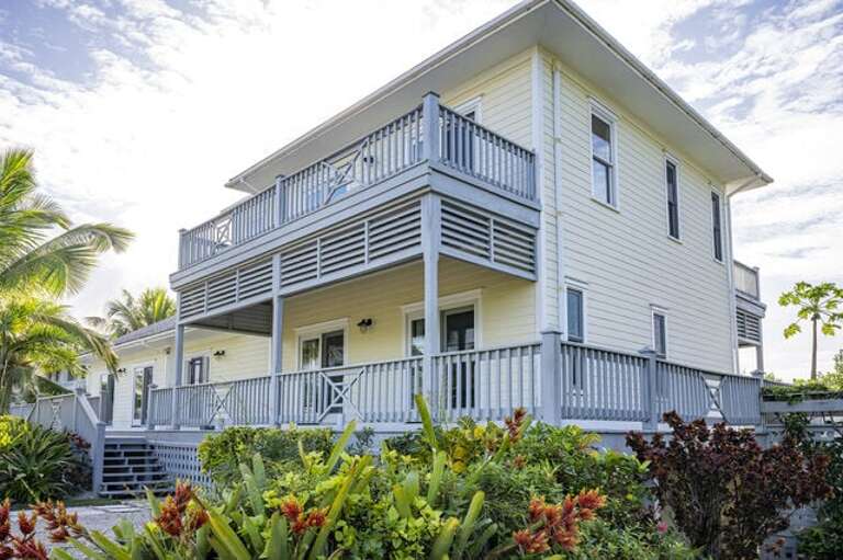 Salty Dolphin - 360 Degree Wrap-Around Deck