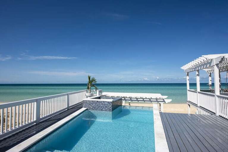 Enjoy the ocean front pool and hot tub Enjoy the ocean front pool and hot tub