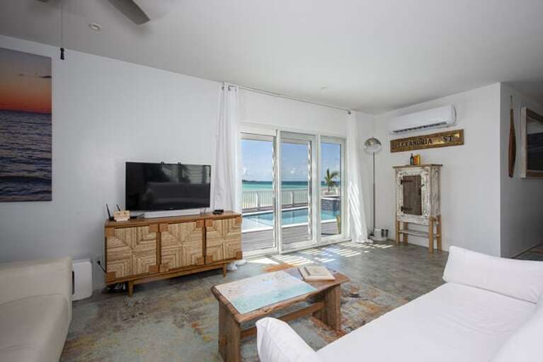 Entertainment Room with spectacular ocean views Entertainment Room with spectacular ocean views