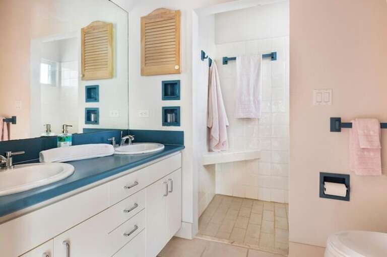 Guest cottage, one of two en-suite baths.