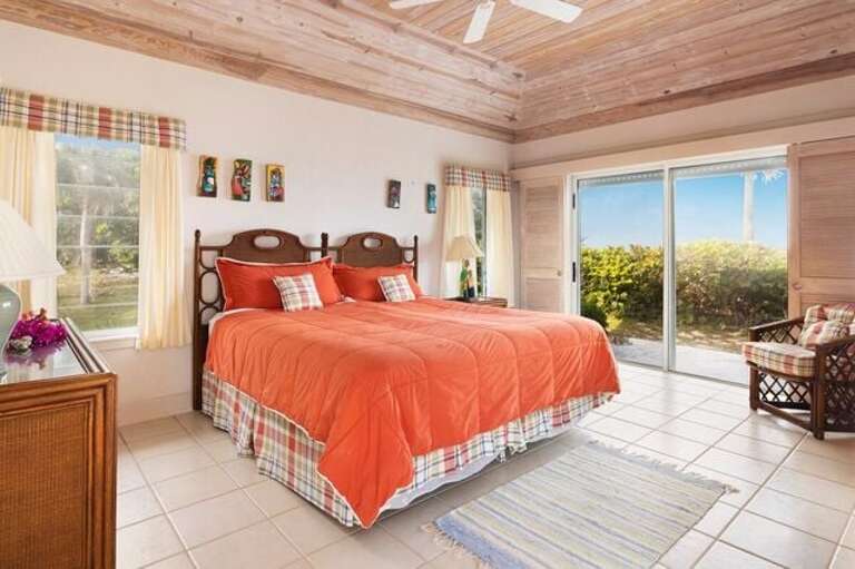 Guest Cottage - one of two identical bedrooms with ocean views, en suite baths, and twin beds that can be converted to a king (as shown here).