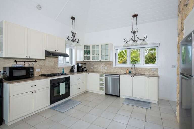 Fully quipped kitchen.