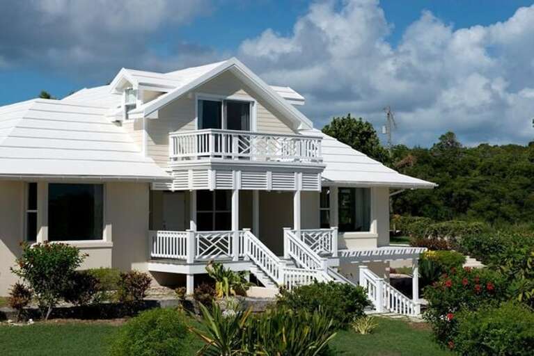Front entrance to Driftwood House.