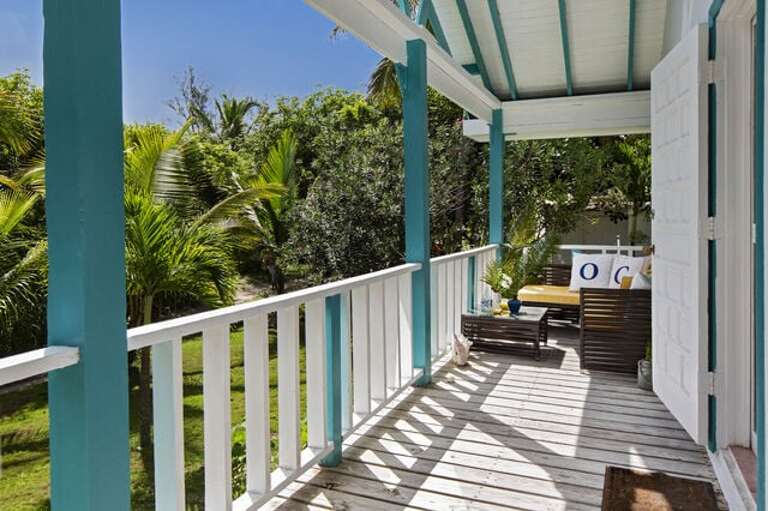 Covered Deck - Relax and listen to the ocean Covered Deck - Relax and listen to the ocean