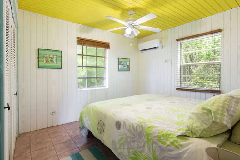 Master Bedroom with Queen Bed and A/C Master Bedroom with Queen Bed and A/C