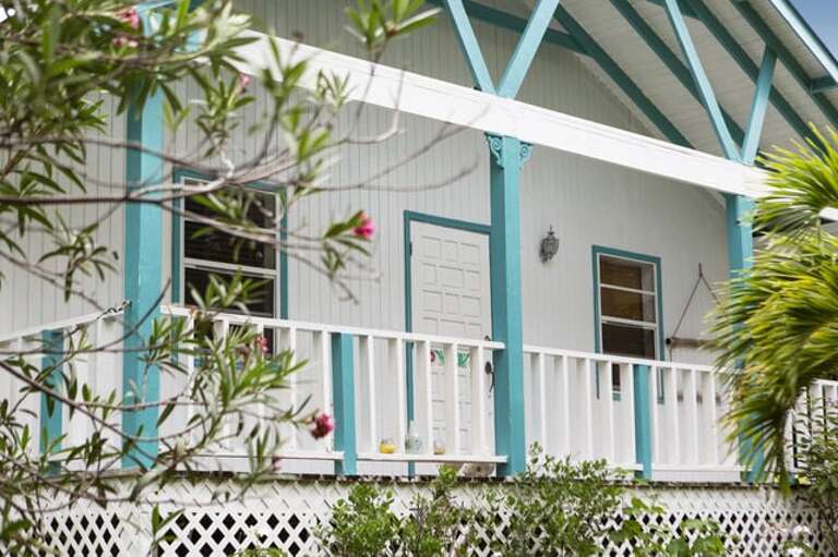 Tropical Grounds and Deck for Relaxing Tropical Grounds and Deck for Relaxing