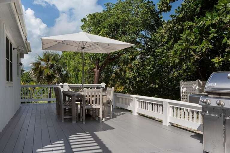 Great Hall veranda with outdoor dining and gas grill