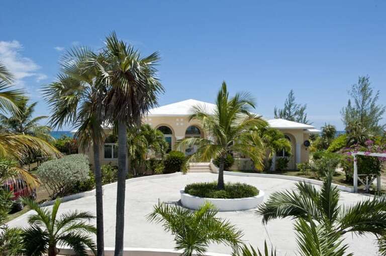 Endless Summer driveway and entrance Endless Summer driveway and entrance