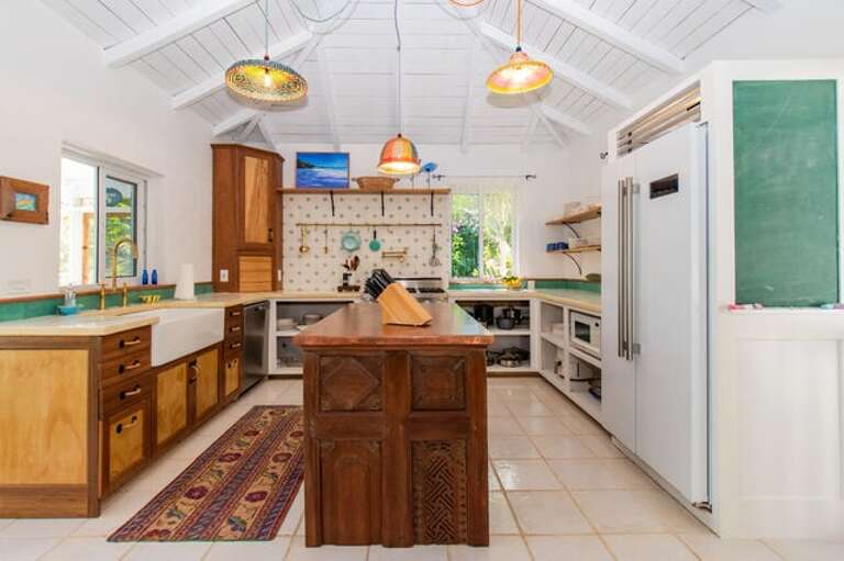 Fully equipped kitchen.