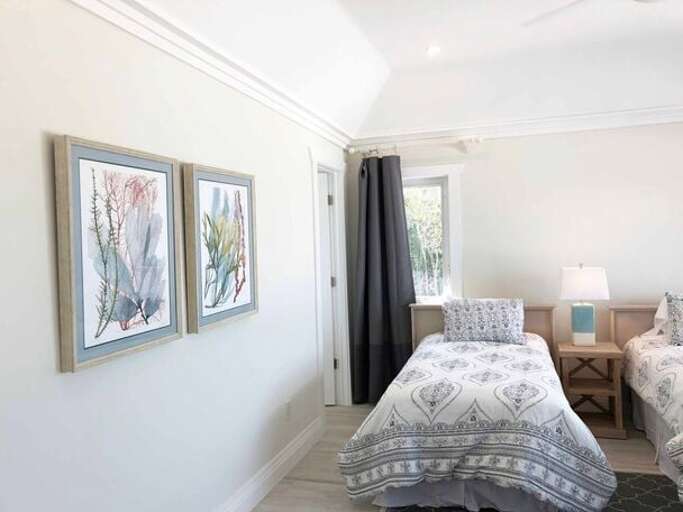 Third bedroom twin beds