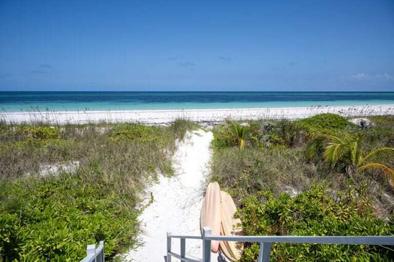 Path to Windermere Beach, 4 miles of pink sand.