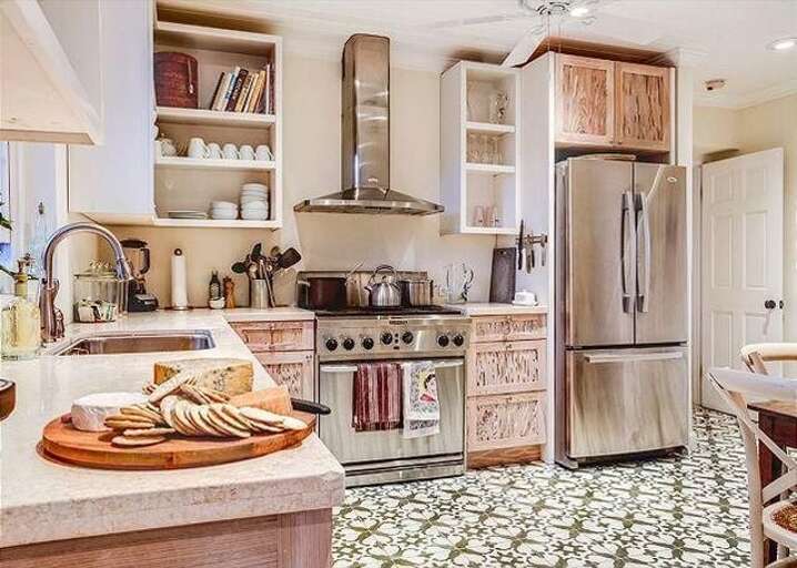 Fully equipped gourmet kitchen.