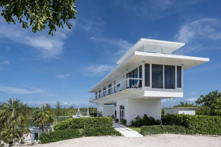 Sky Cove Estate Observed from the motor court.