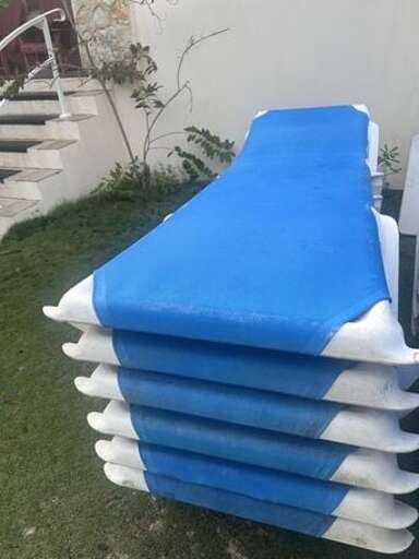 Lounge chairs for your use.