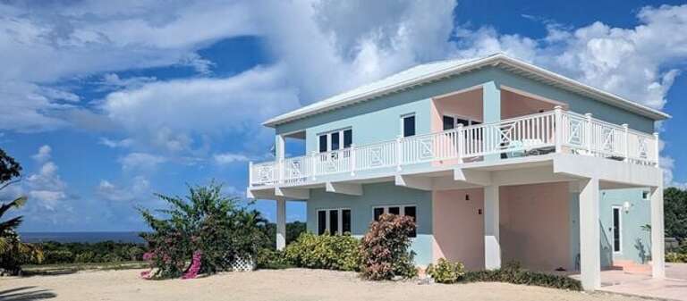 Sephora House, a brand new estate home one mile from world-famous Surfer's Beach. Sephora House, a brand new estate home one mile from world-famous Surfer's Beach.