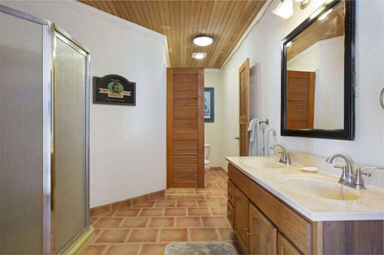 The Gazebo Suite full bath