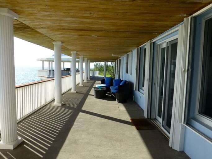 Oceanfront veranda that ends in a gazebo perched on the edge of the cliff