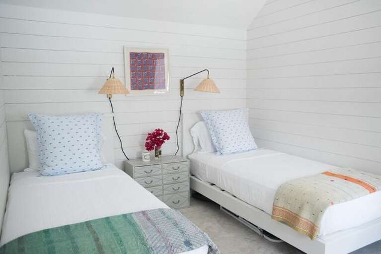 "Pool House" - Twin Bedroom.