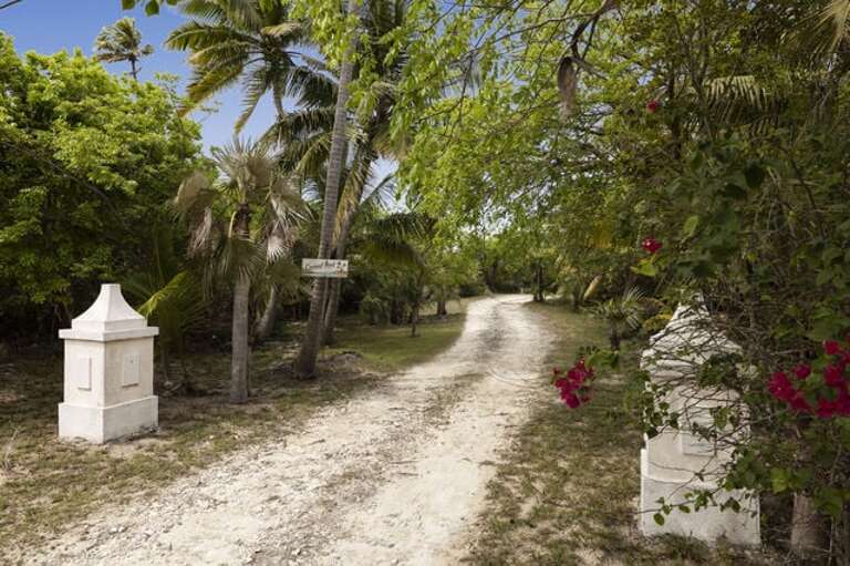 Entrance to Coconut Point private estate.