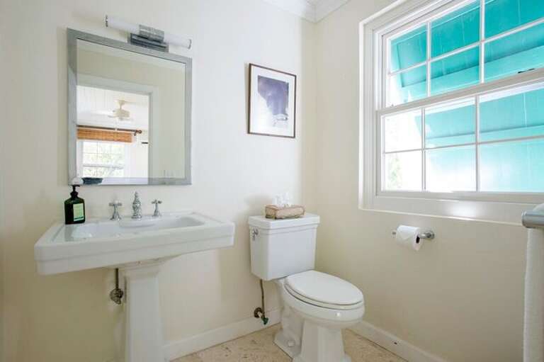 En suite full bath for this king bedroom.