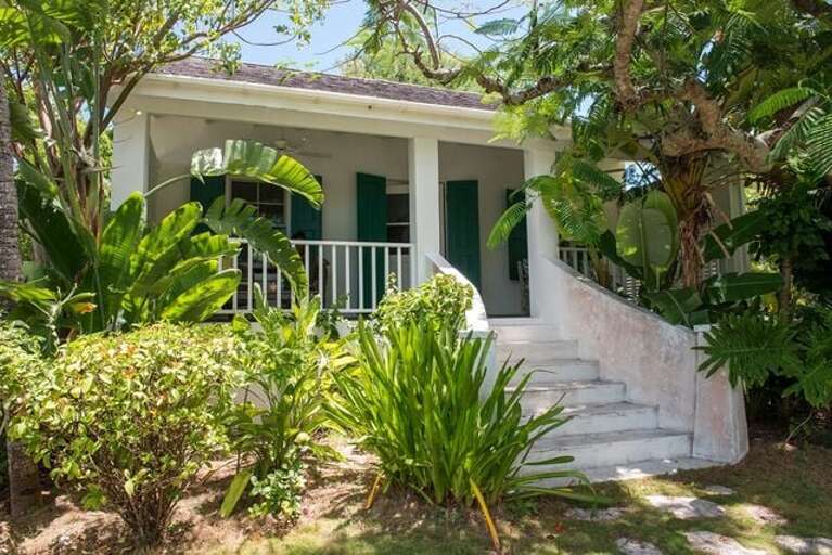 Optional guest cottage with 6th bedroom (studio with full kitchen and bath) available for an additional charge.