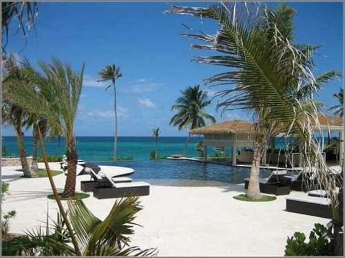 Pool and Swim Up Bar