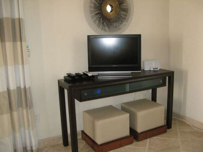 Sitting area with Flat Screen TV