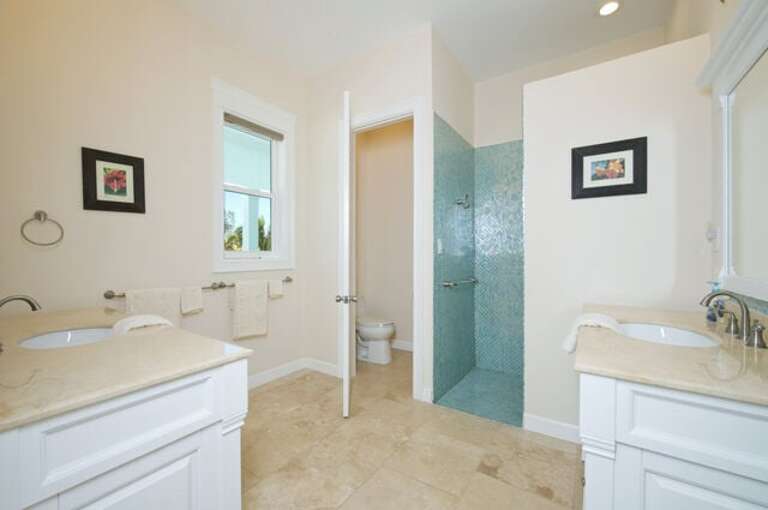 Modern luxurious bath