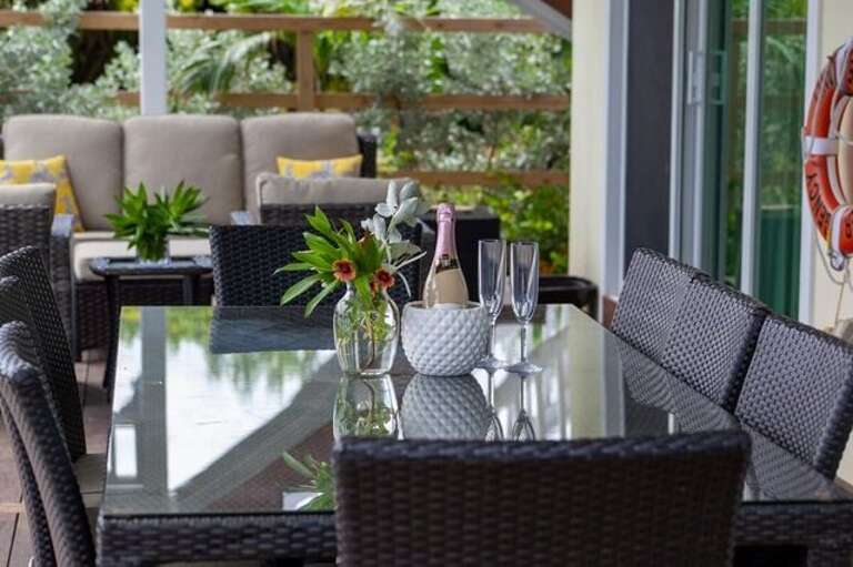 Outdoor dining beside the pool.