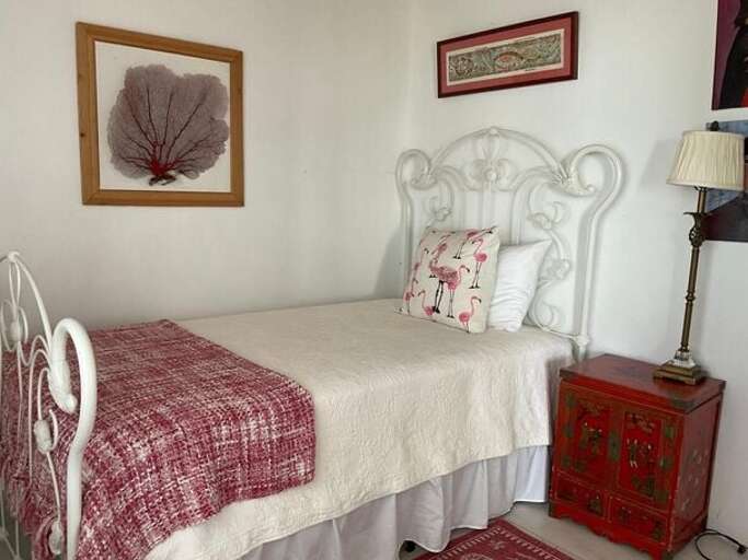 Lower level twin bedroom with ocean views