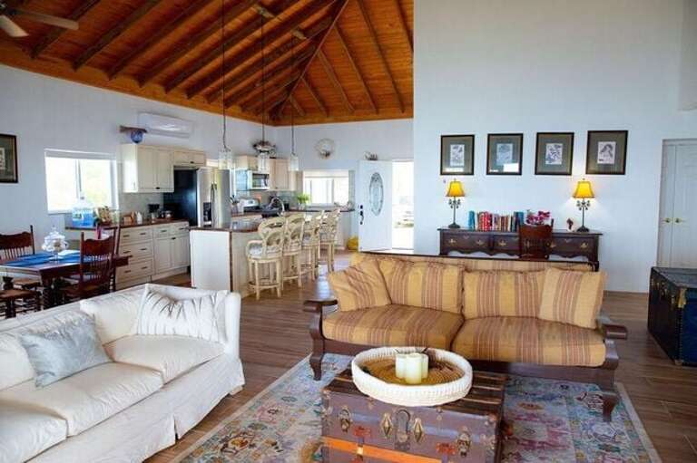 Upper level living Area