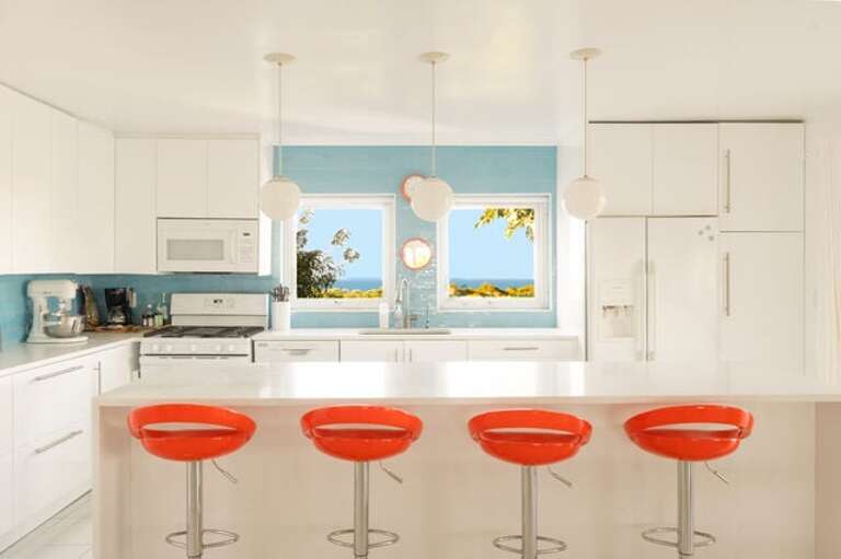 Big kitchen with 180-degree views