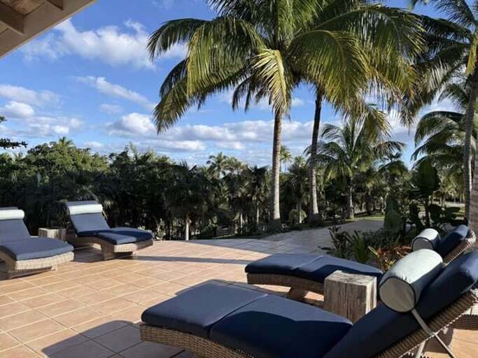 Rocks Retreat a private, secluded, direct-beachfront estate