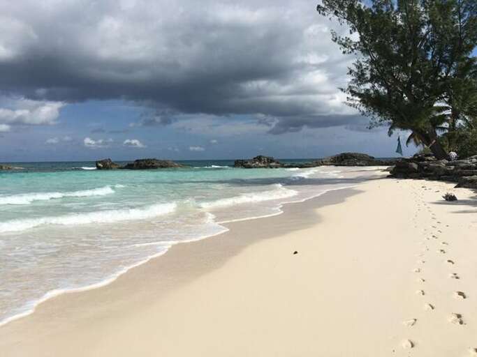 The spectacular Culmer's Rocks that separates the north from the south beach. The spectacular Culmer's Rocks that separates the north from the south beach.