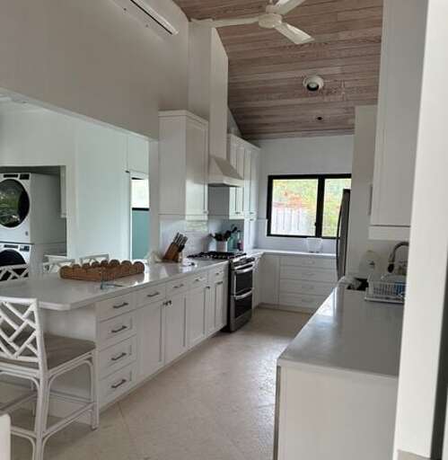 Halcyon has a newly remodeled, fully equipped kitchen with refrigerator/freezer, gas range and oven, dishwasher, and microwave.