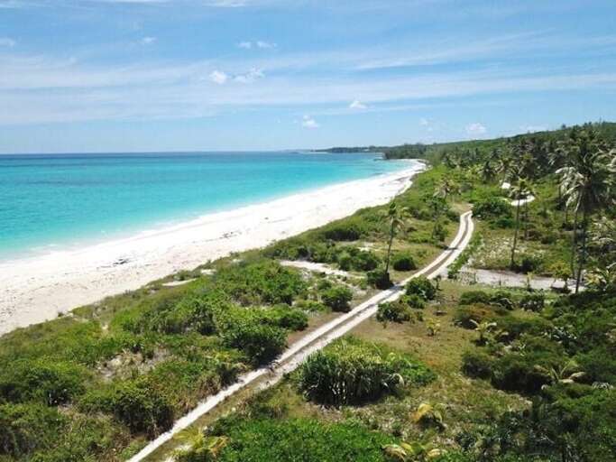 Owl's Roost is just a 5 minute walk down the beach from Pascale's famous beachfront restaurant and bar.