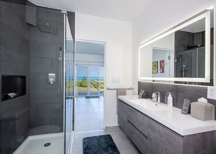 En-suite master bath.