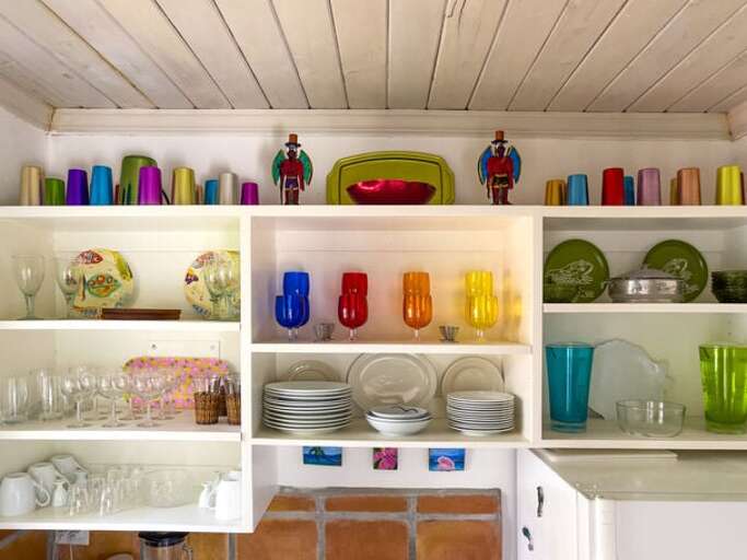 Plenty of kitchenware for your use