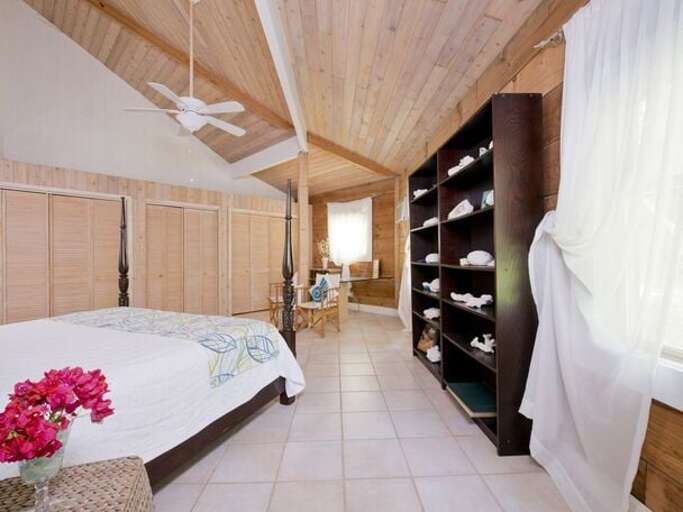 Huge Master Bedroom (King Bed & A/C)