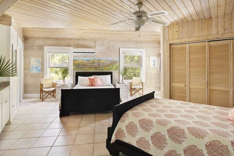 Large Second Bedroom Queen Beds, A/C, & En-suite Bathroom
