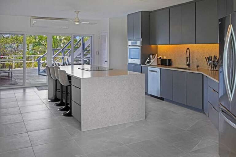 Modern island Kitchen, fully equipped and finished in quartz and stainless steel.