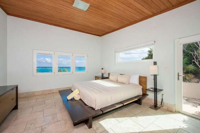 Every bedroom has total privacy, with en-suite baths and well separated entrances.