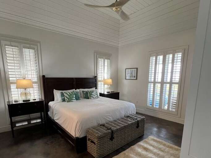 Second ocean view master bedroom with king bed and en suite bath