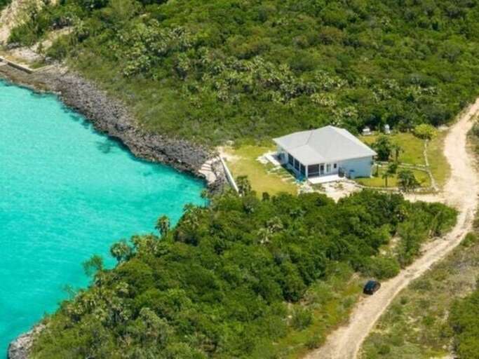 Bella Mer, quiet and private. Bella Mer, quiet and private.