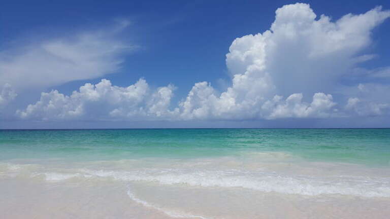 Windermere pink sand beach.