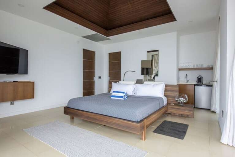 They feature fully retractable glass curtain walls with sweeping views of the ocean.