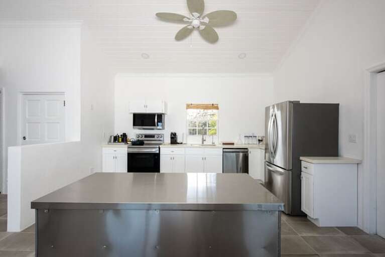 Fully equipped kitchen. Fully equipped kitchen.